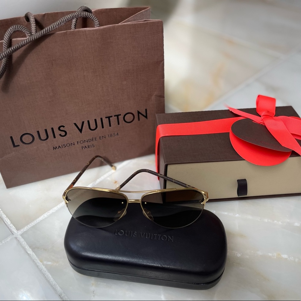 Louis Vuitton Petite Voila Aviator Sunglasses